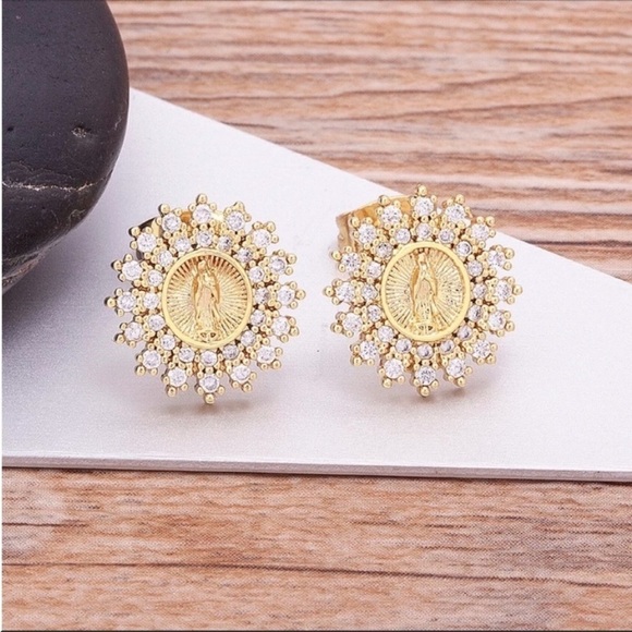 Gold plated virgin Mary CZ Earrings New Gorgeous catholic - Picture 1 of 9